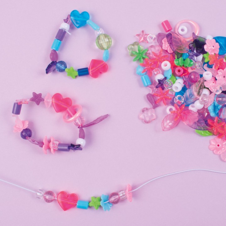 Pärlid plast erikujulised  3000tk. karbis