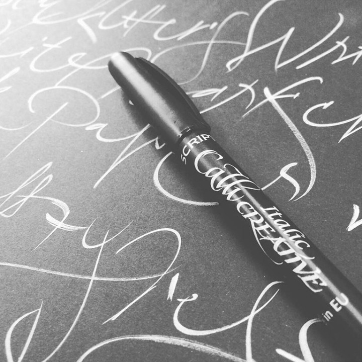 Kalligraafiamarker Manuscript  2.5mm 2tk valge